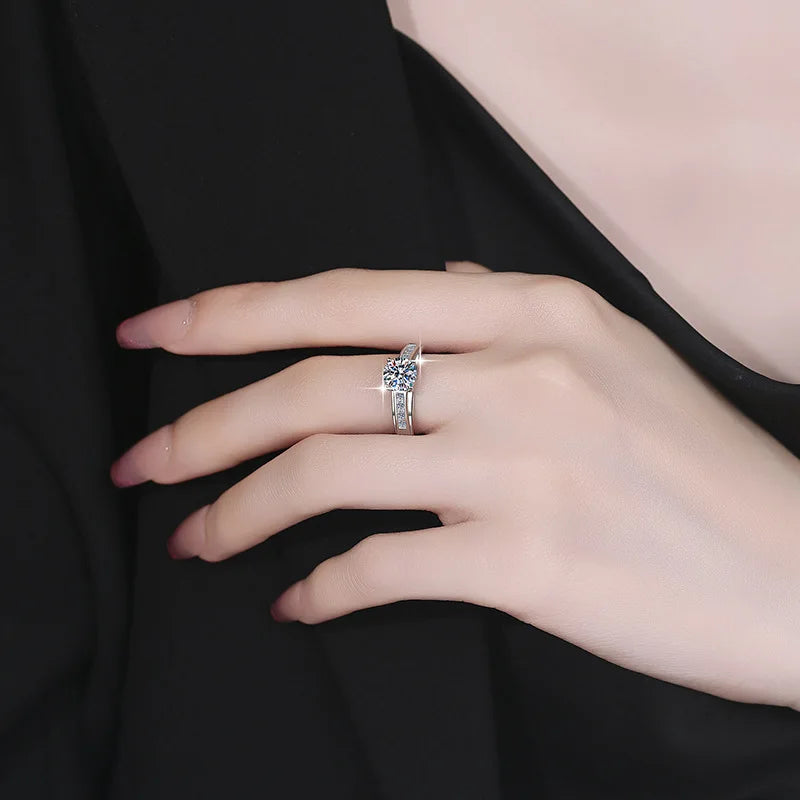 Fashion Luxury Ring Women's PT950 Platinum 1Ct Moissanite - Trendy understated, sparkling aura, fit parties & dates